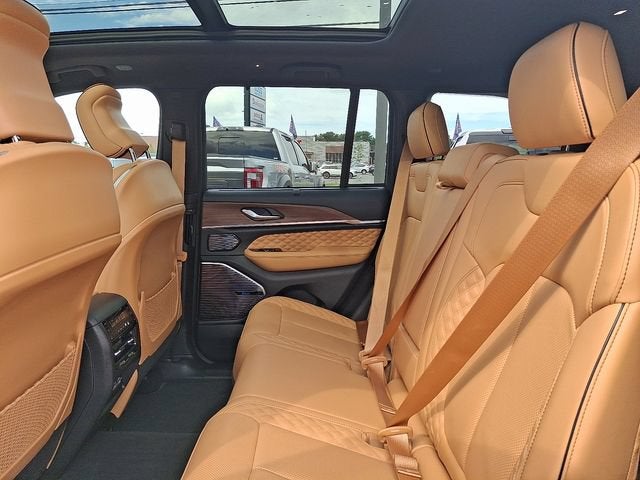 2023 Jeep Grand Cherokee Summit
