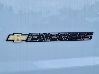 2025 Chevrolet Express Cargo WT