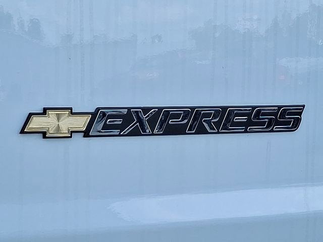 2025 Chevrolet Express Cargo WT