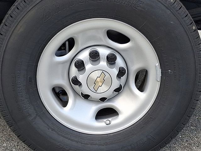 2025 Chevrolet Express Cargo WT