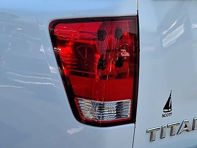 2014 Nissan Titan SV