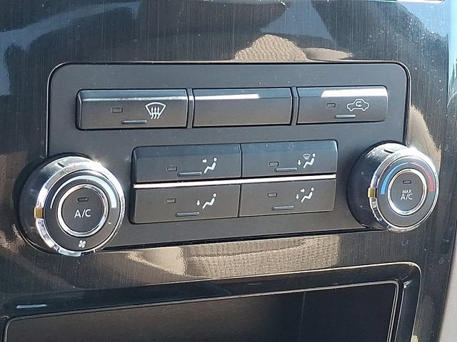 2014 Nissan Titan SV
