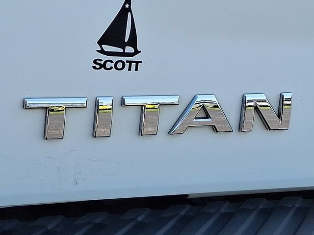 2014 Nissan Titan SV