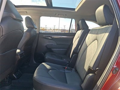 2024 Toyota Highlander Hybrid Platinum