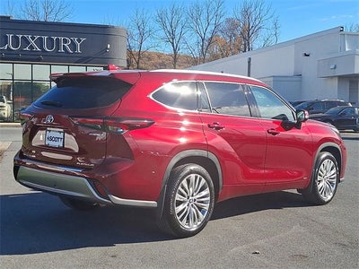 2024 Toyota Highlander Hybrid Platinum