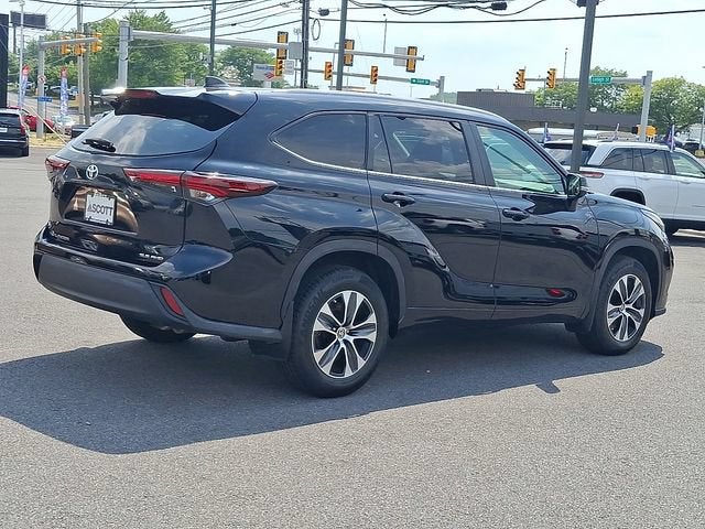 2024 Toyota Highlander LE