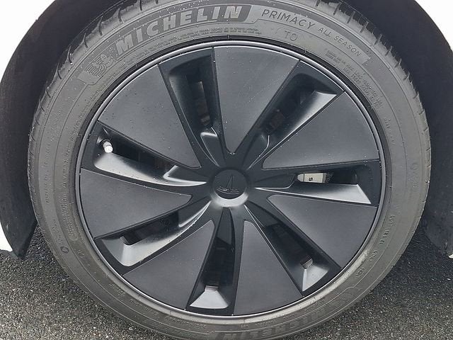 2025 Tesla MODEL 3 Base