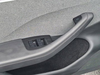 2025 Tesla MODEL 3 Base