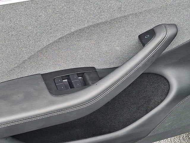 2025 Tesla MODEL 3 Base