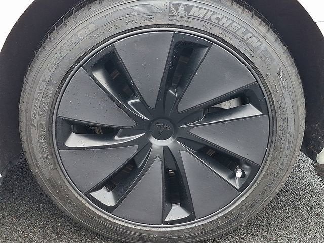 2025 Tesla MODEL 3 Base