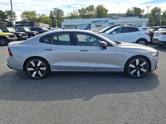 2024 Volvo S60 Recharge Plug-In Hybr Ultimate Dark Theme