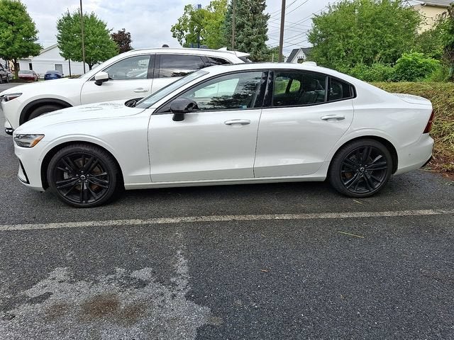 2024 Volvo S60 Plus Black Edition