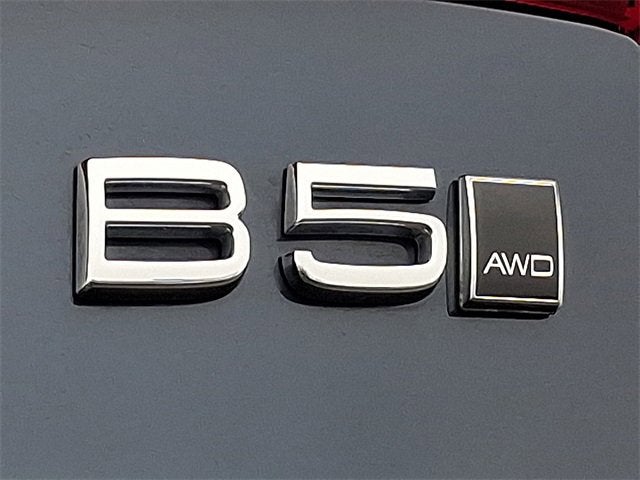 2024 Volvo S60 Ultimate Dark Theme