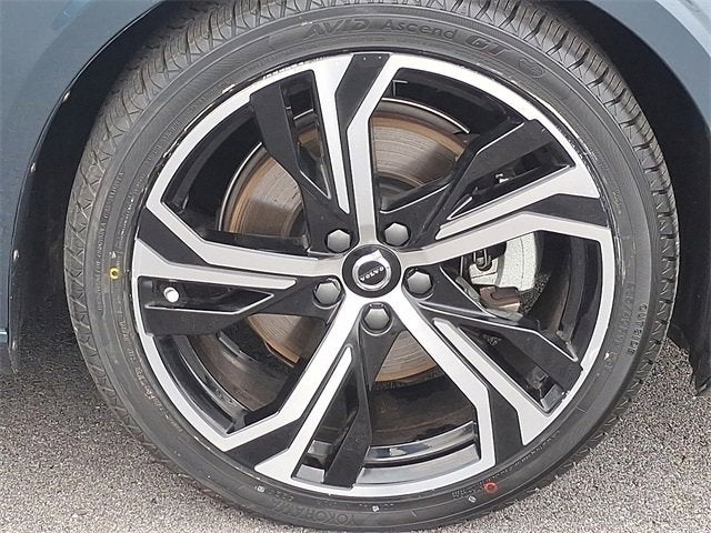 2024 Volvo S60 Ultimate Dark Theme