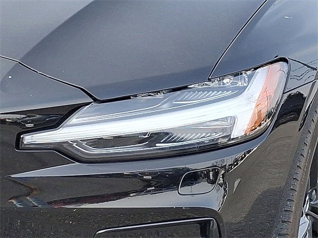 2023 Volvo S60 Plus Black Edition