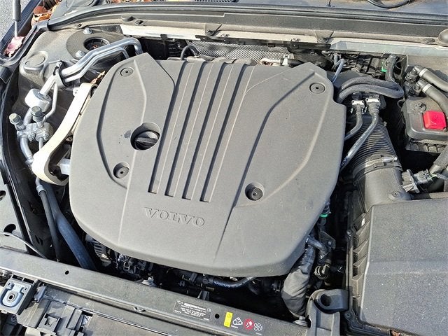 2023 Volvo S60 Plus Black Edition