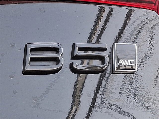 2023 Volvo S60 Plus Black Edition