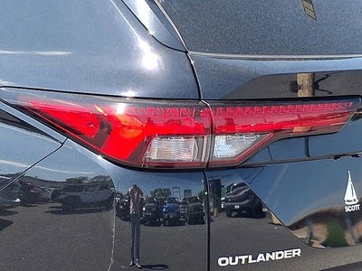2022 Mitsubishi Outlander SE