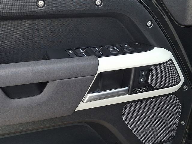 2023 Land Rover Defender X-Dynamic SE