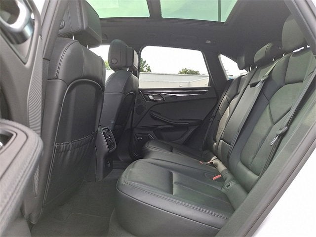 2022 Porsche Macan Base