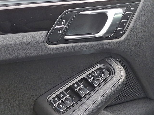 2022 Porsche Macan Base