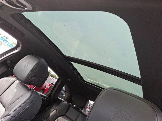 2022 Porsche Macan Base