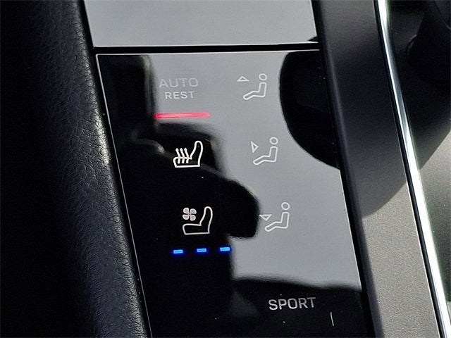 2022 Porsche Macan Base