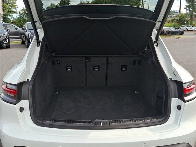 2022 Porsche Macan Base