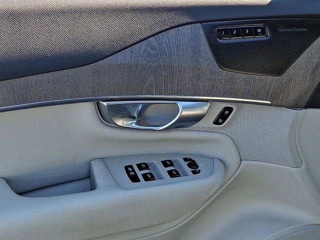 2023 Volvo XC90 Plus