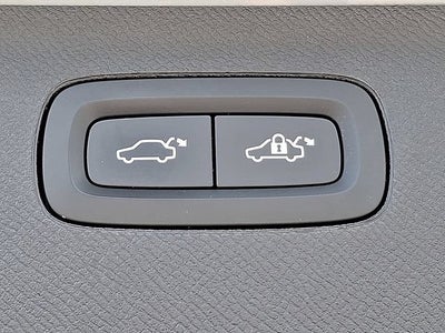 2024 Volvo XC90 Plus Bright Theme