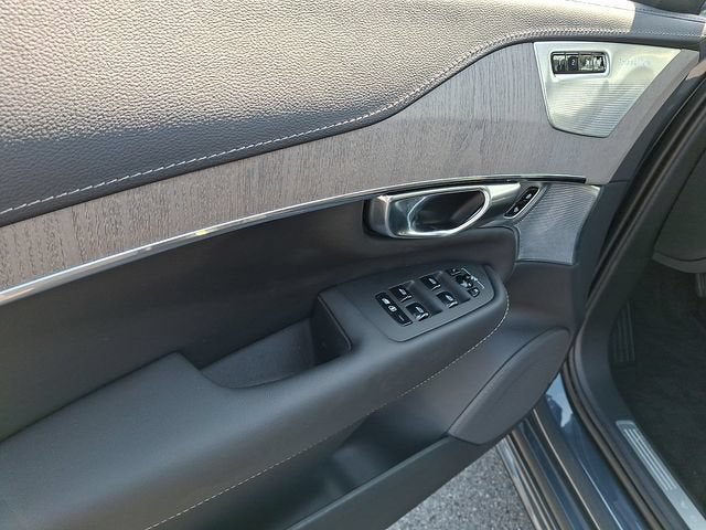 2024 Volvo XC90 Ultimate Bright Theme
