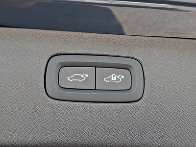 2024 Volvo XC90 Ultimate Bright Theme