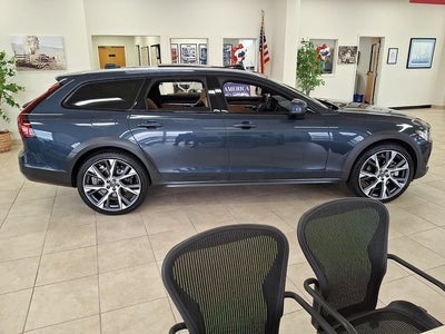 2024 Volvo V90 Cross Country Ultimate