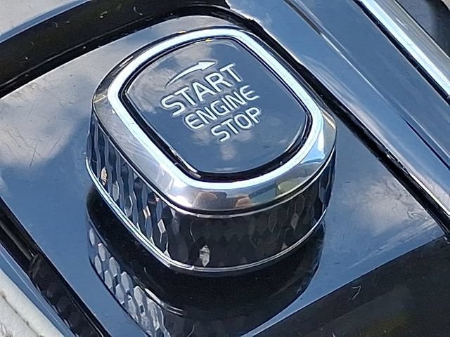 2024 Volvo XC90 Plus Bright Theme