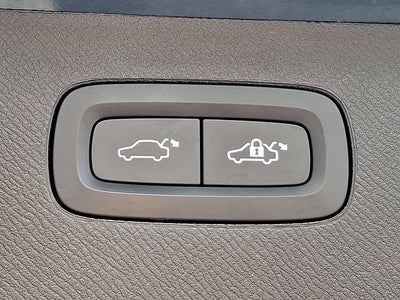 2024 Volvo XC90 Plus Bright Theme