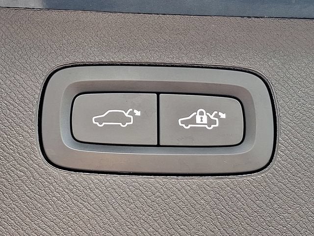 2024 Volvo XC90 Plus Bright Theme