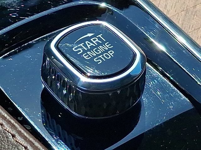 2024 Volvo XC90 Plus Bright Theme