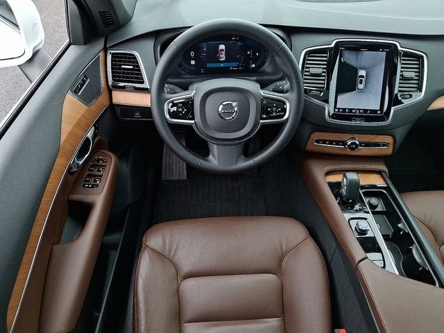 2024 Volvo XC90 Plus Bright Theme