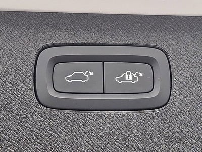 2024 Volvo XC90 Plus Bright Theme