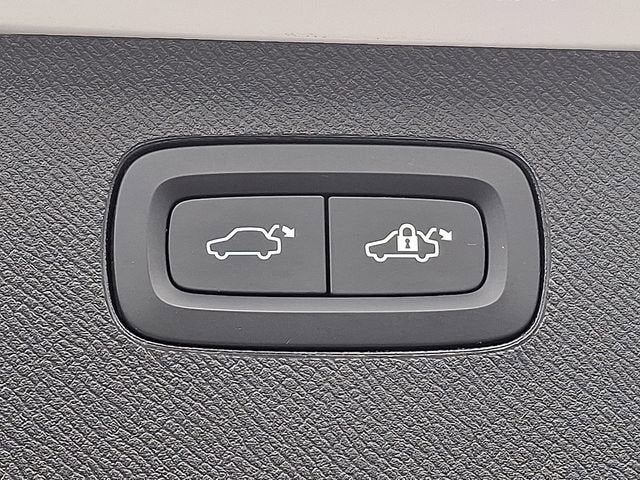 2024 Volvo XC90 Plus Bright Theme