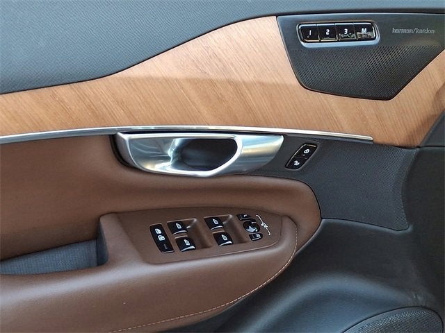 2024 Volvo XC90 Plus Bright Theme