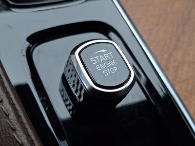 2024 Volvo XC90 Plus Bright Theme