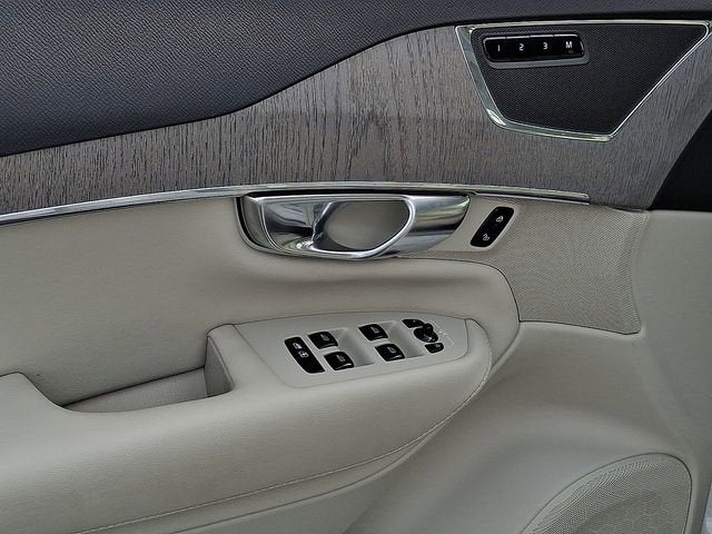 2025 Volvo XC90 Plus