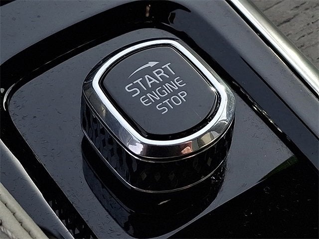 2024 Volvo XC90 Ultimate Bright Theme