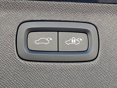 2024 Volvo XC90 Ultimate Bright Theme