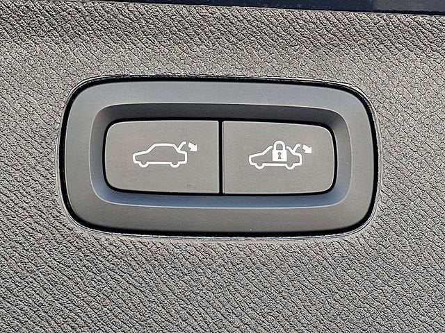 2024 Volvo XC90 Ultimate Bright Theme