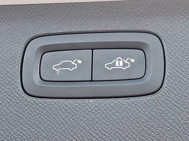 2023 Volvo XC90 Plus