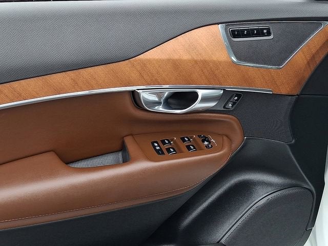 2023 Volvo XC90 Plus