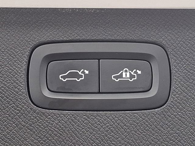 2023 Volvo XC90 Plus