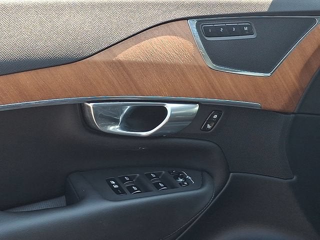 2023 Volvo XC90 Plus